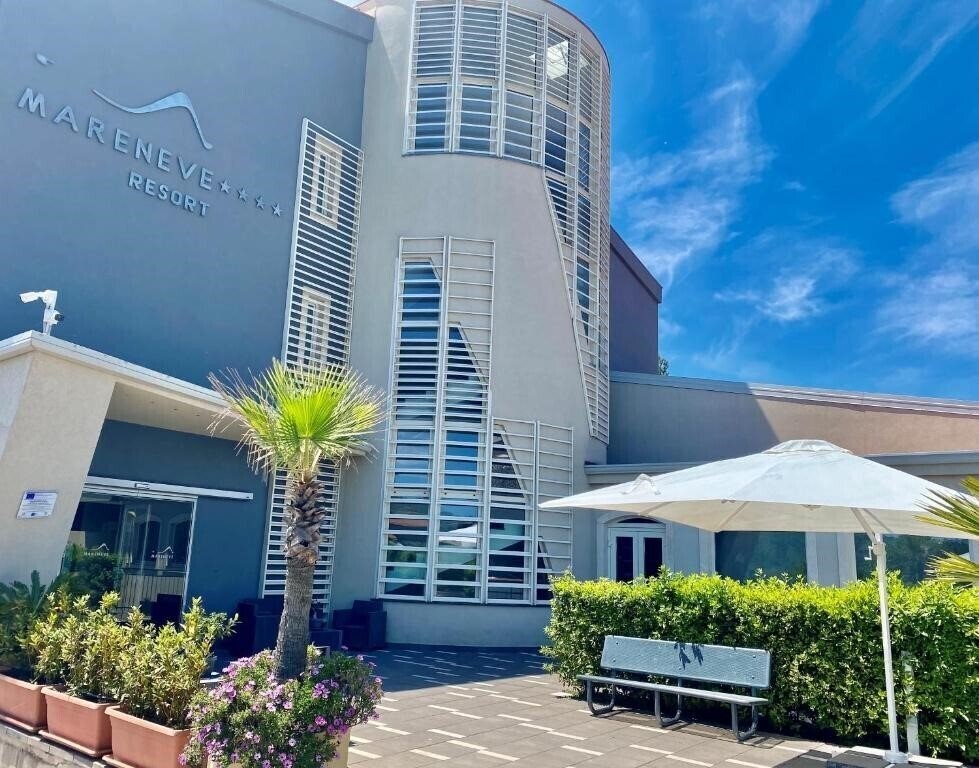 Отель Mare Neve Resort 4*