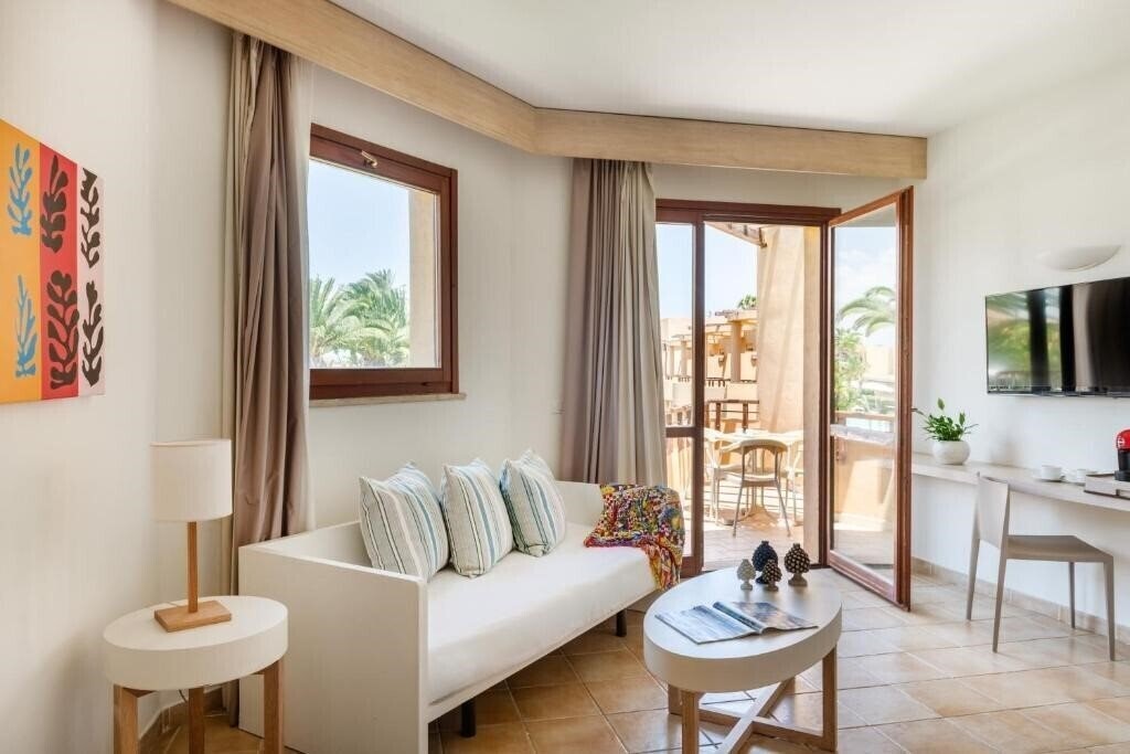 Imaginea VOI Arenella Resort (ex. Arenella Resort) 4*