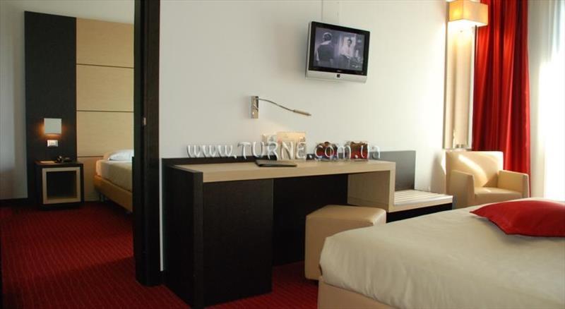 Imaginea BEST WESTERN PREMIER Hotel Galileo 4*