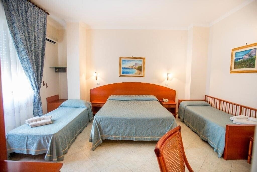 Фото Mediterraneo (Cefalu) 3*