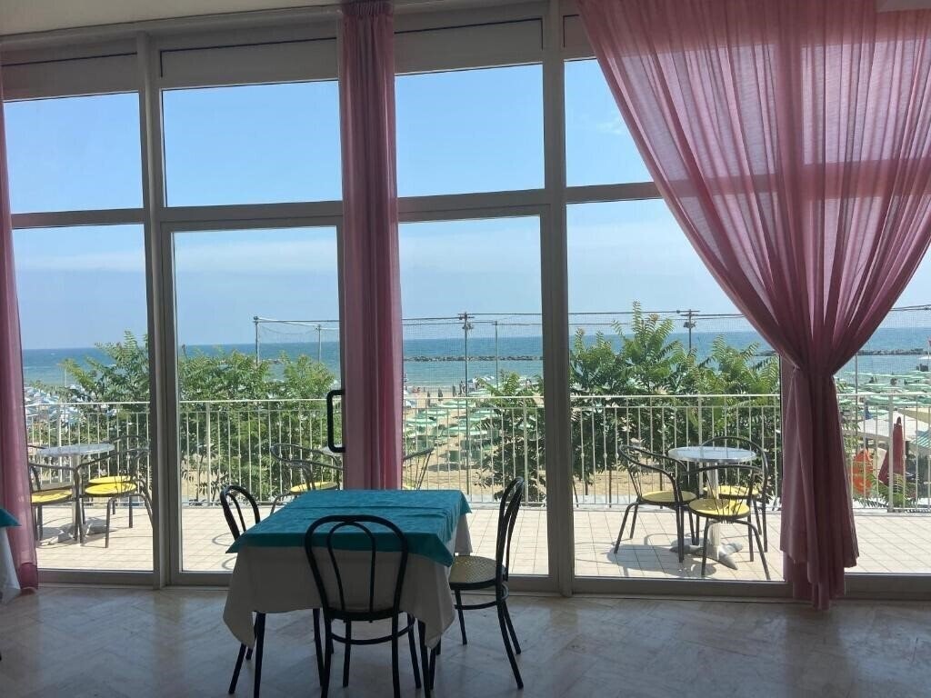 Fotografii Continental 3*