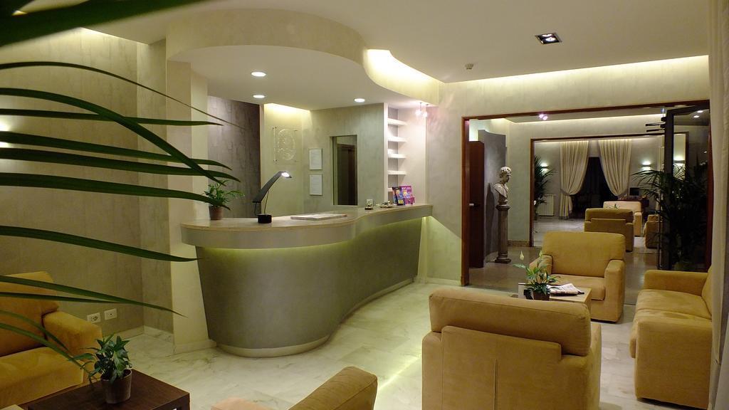 Imaginea Consul 3*