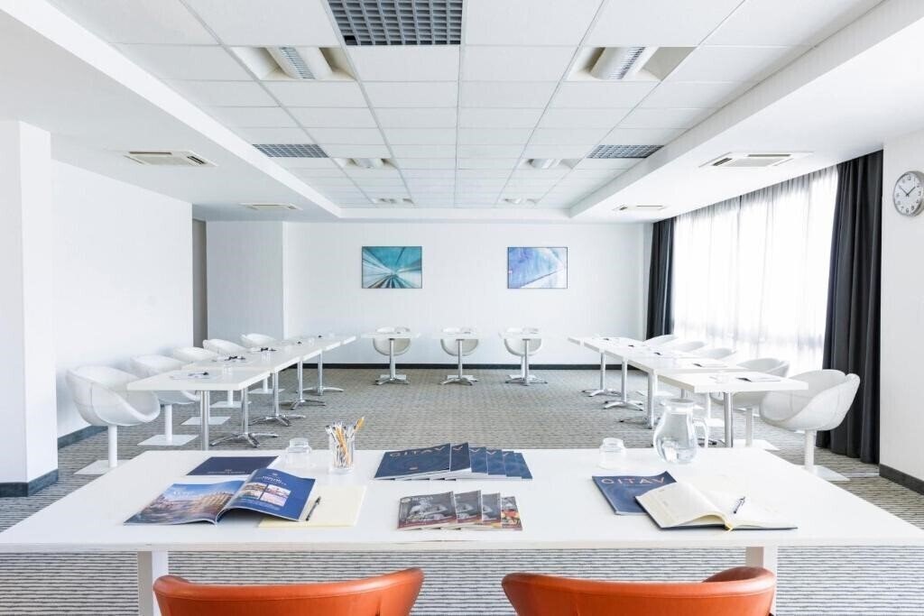 Imaginea Holiday Inn Rome - Pisana 4*