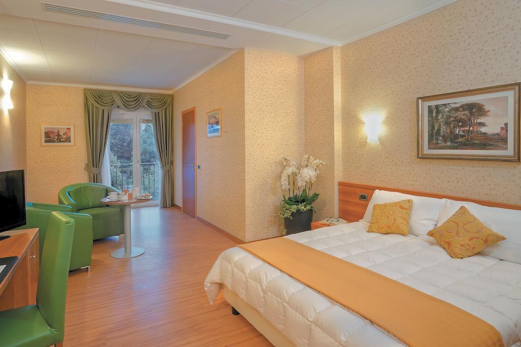 Imaginea Green Park Hotel Pamphili 4*