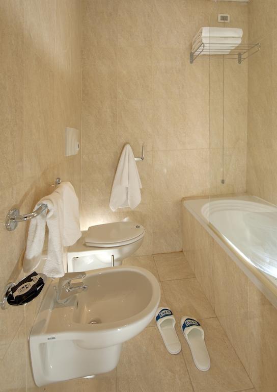 Imaginea Hotel Club House Roma 4*