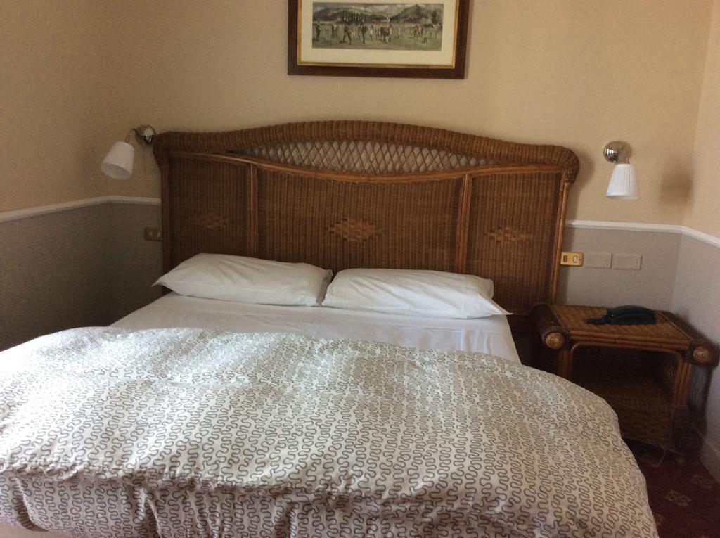 Отель Colony 3*