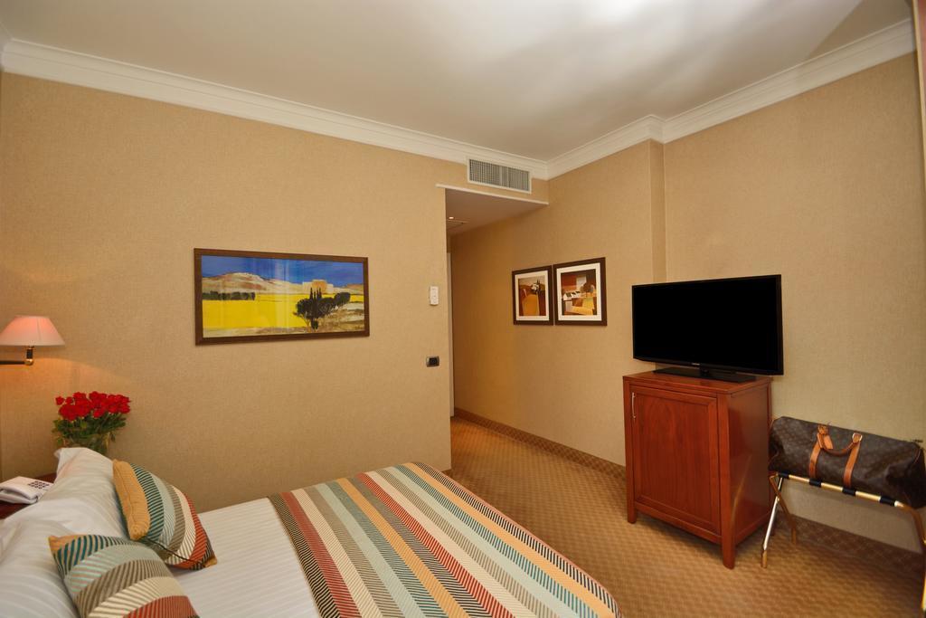 Fotografie Apogia Lloyd Rome 3*