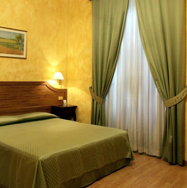 Fotografii Hotel Fiori 2*