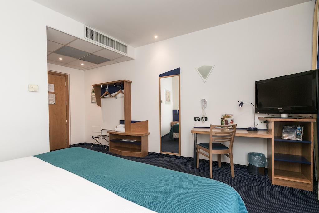 Imaginea Holiday Inn Express Rome San Giovanni 3*