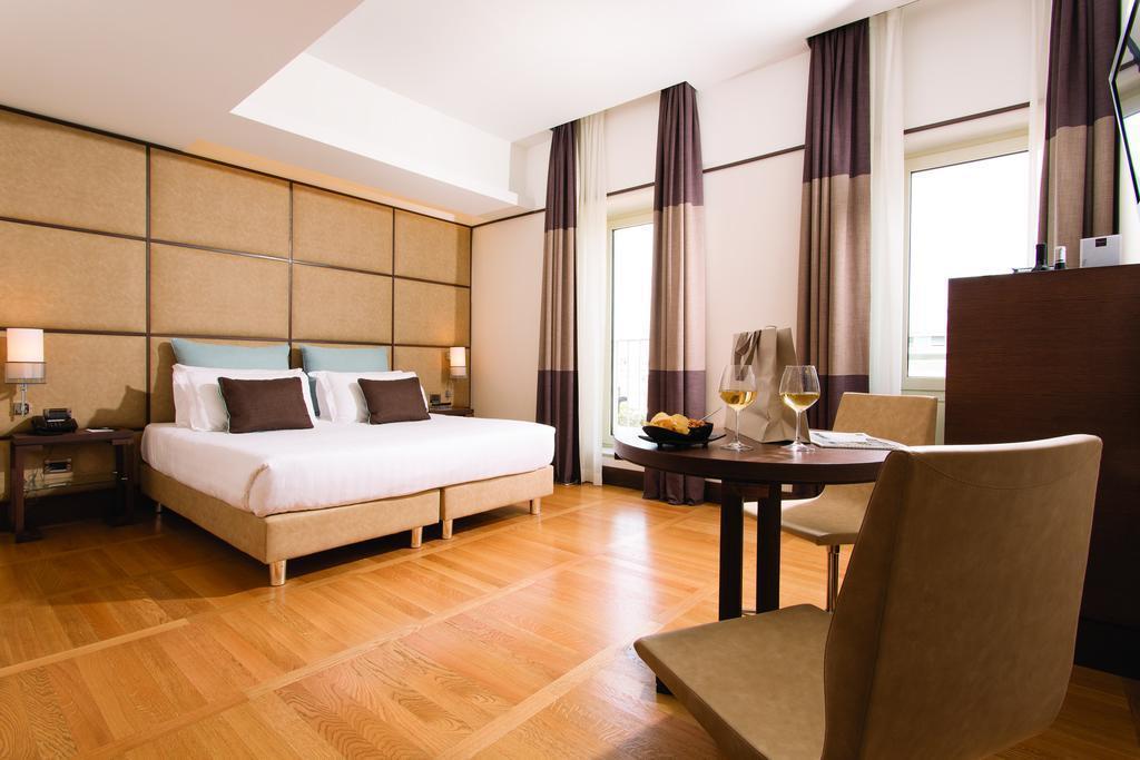 Hotel The Independent Hotel 4*