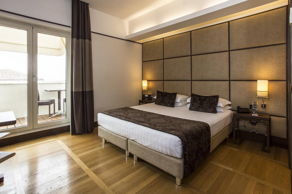 Imaginea The Independent Hotel 4*