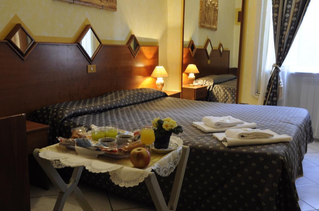 Hotel Farini 2*