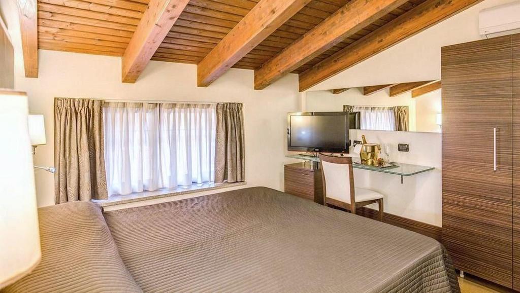 Imaginea The Strand 3*