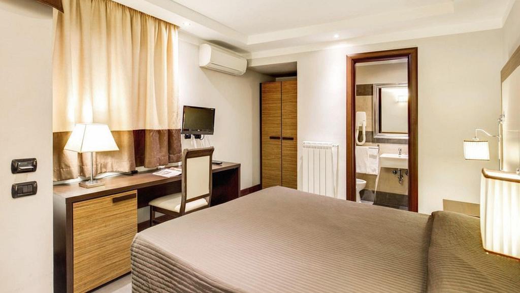 Imaginea The Strand 3*