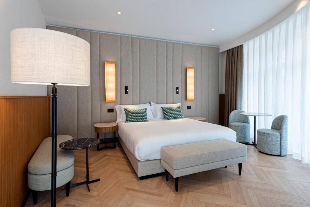 Отель Circle6 Rome 4*