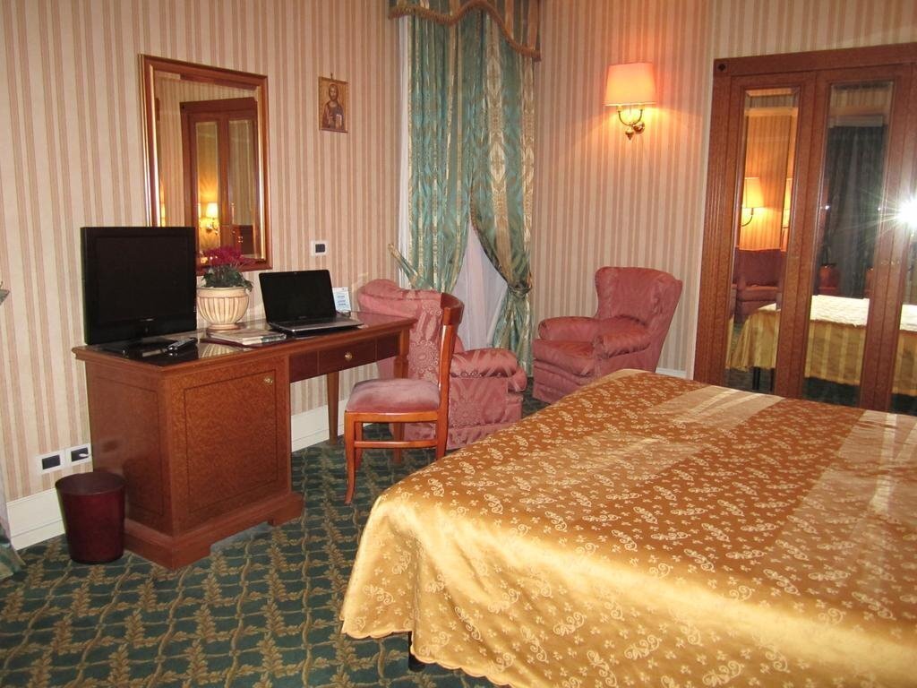 Fotografii Gallia 4*