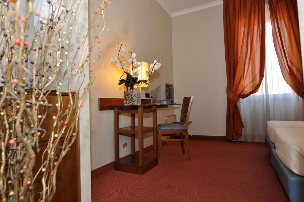 Фотография Hotel Executive 4*
