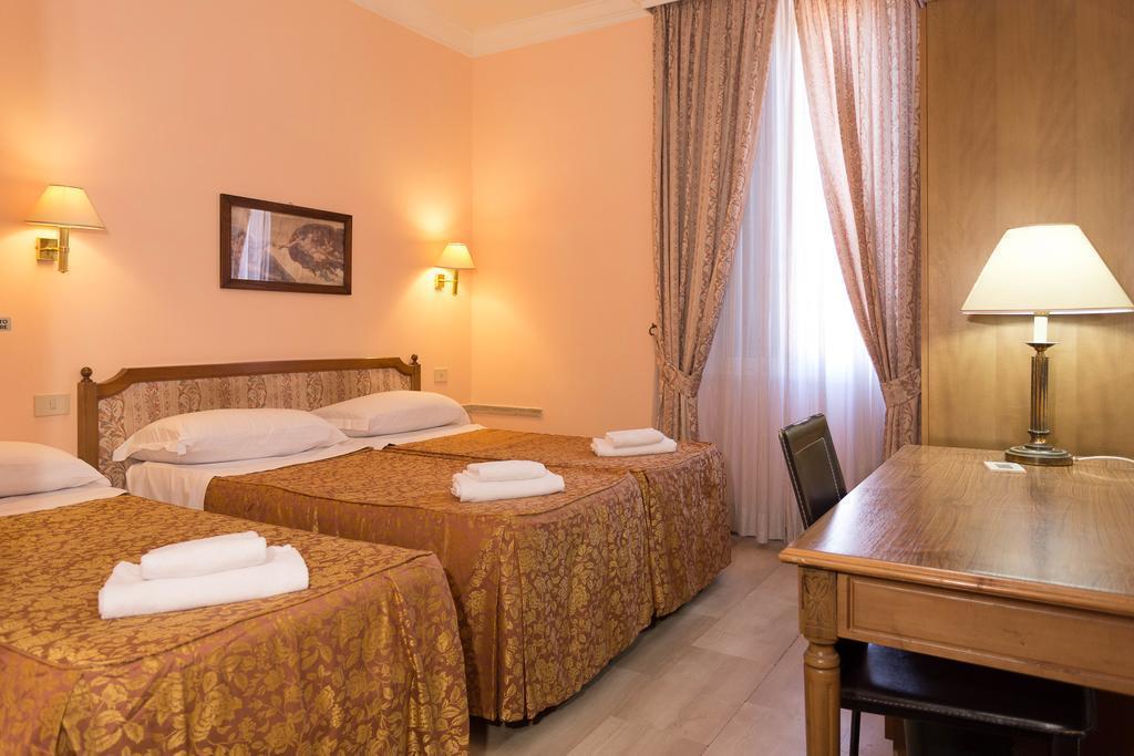 Central hotel 3. Италия отель Рим 3 звезды. Рим отель 3 звезды. Center Hotels.