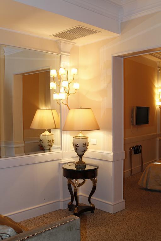 Imaginea Boutique Hotel Trevi 4*