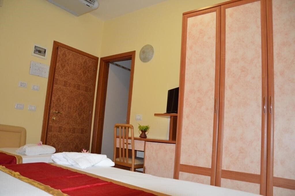 Отель Hotel Carolin 3*