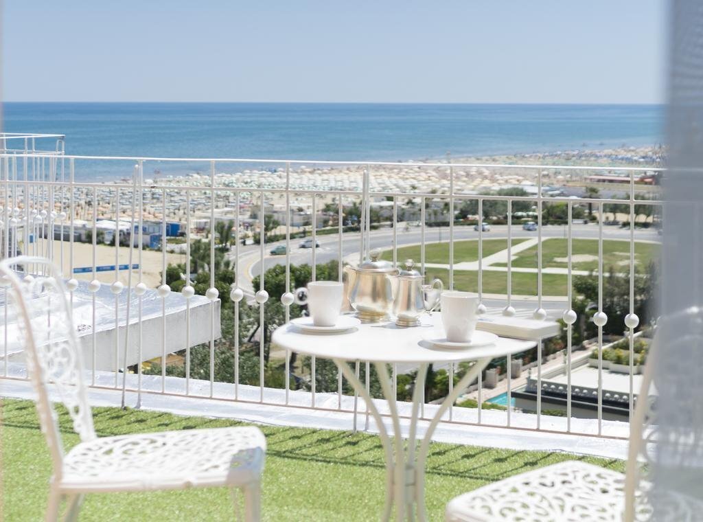 Imaginea Hotel Milton Rimini 4*