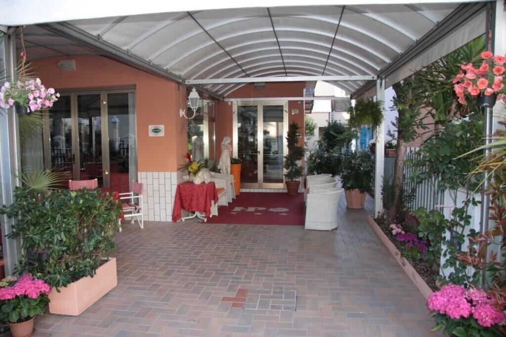 Hotel Peonia (Marina Centro) 3*