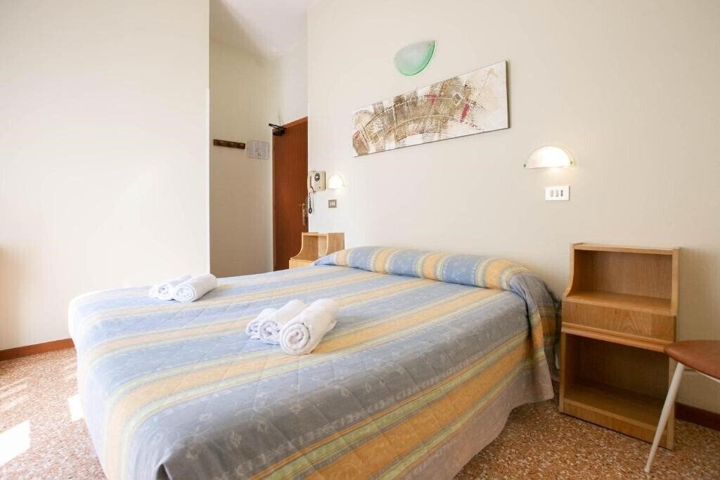 Отель Hotel Ischia 2*