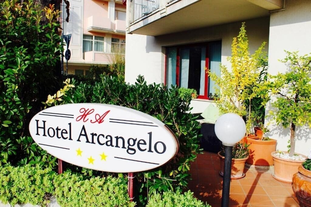 Fotografii Arcangelo 3*
