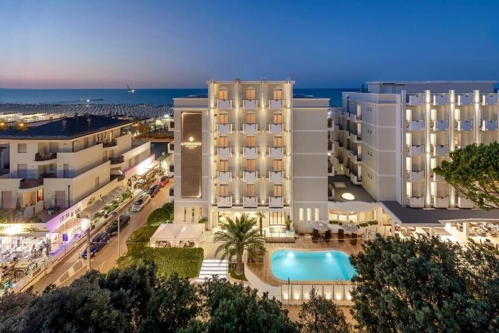 Отель Suite Hotel Litoraneo 4*