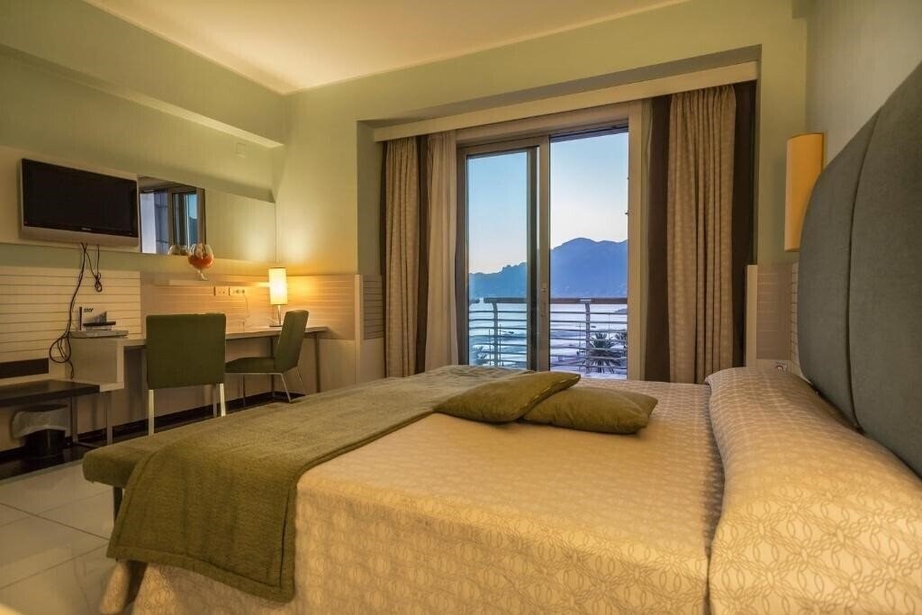 Fotografii Grand Hotel Salerno 4*