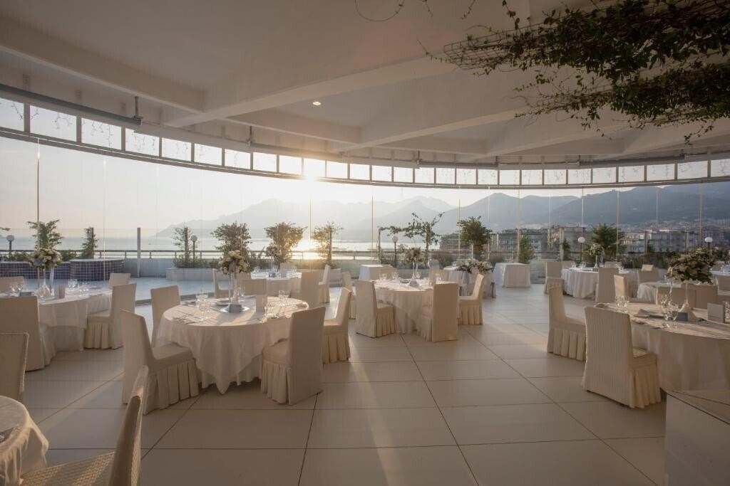 Imaginea Grand Hotel Salerno 4*