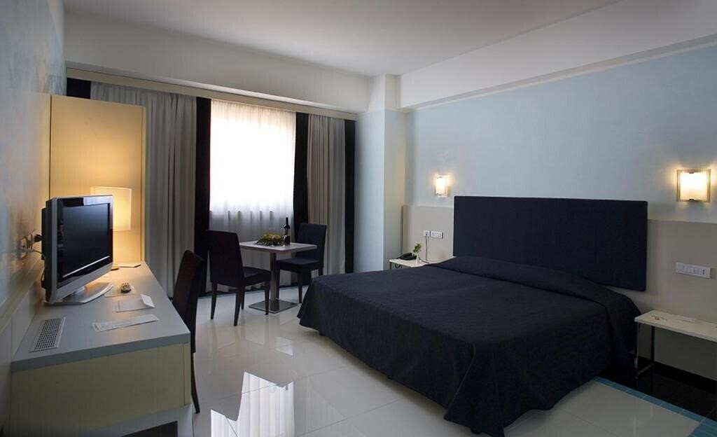 Imaginea Grand Hotel Salerno 4*