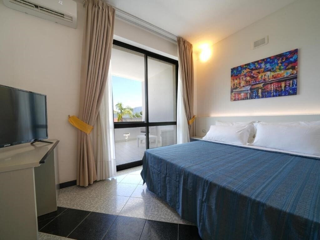 Fotografii Clorinda 4*