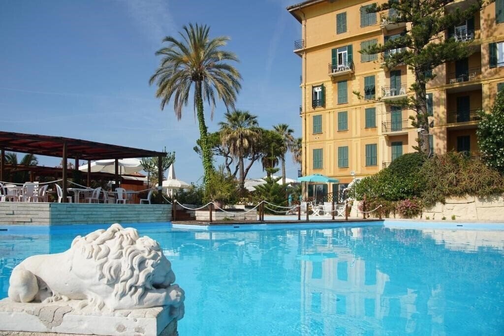 Imaginea Grand Hotel Londra 4*