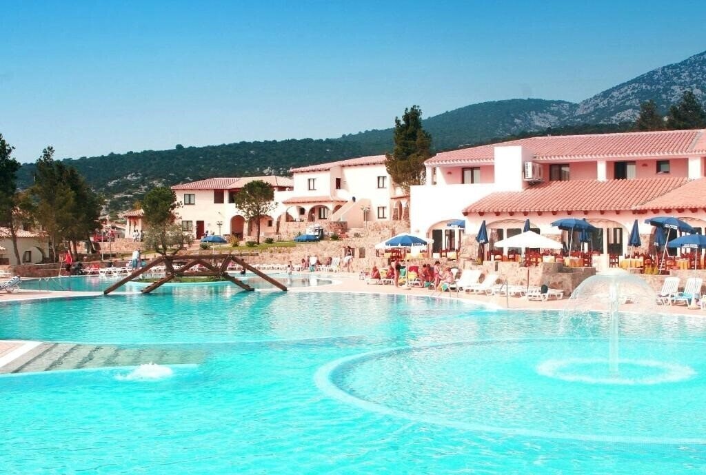 Отель Club Esse Cala Gonone 4*