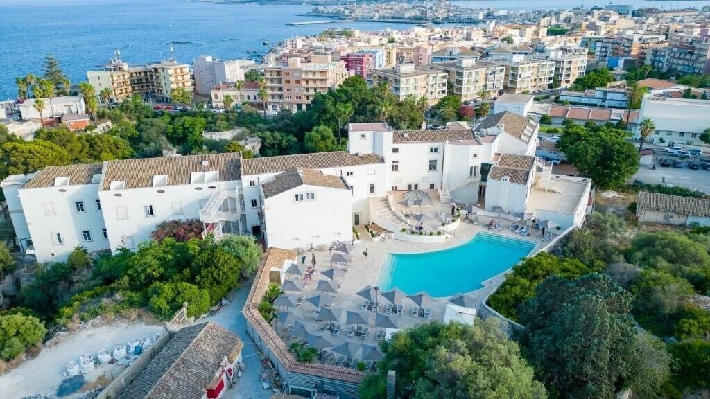 Hotel Grand Hotel Villa Politi 4*