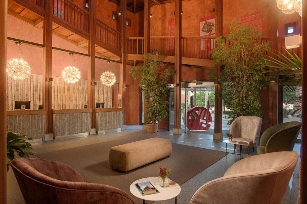 Отель Nh Santo Stefano 4*