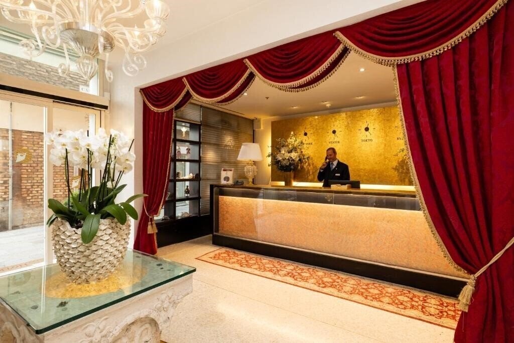 Hotel A La Commedia 4*