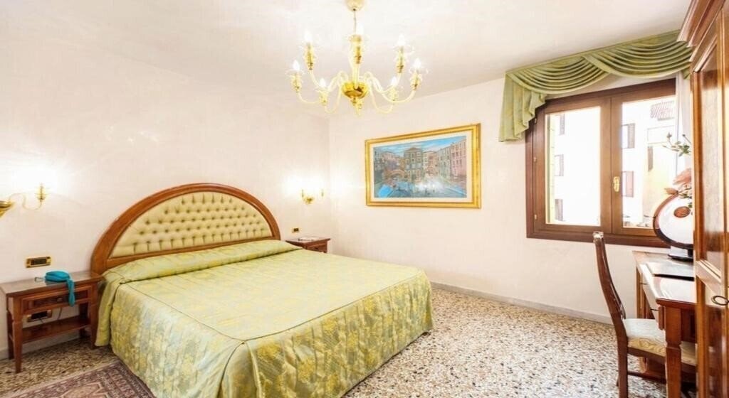 Hotel Antica Casa Carettoni 3*