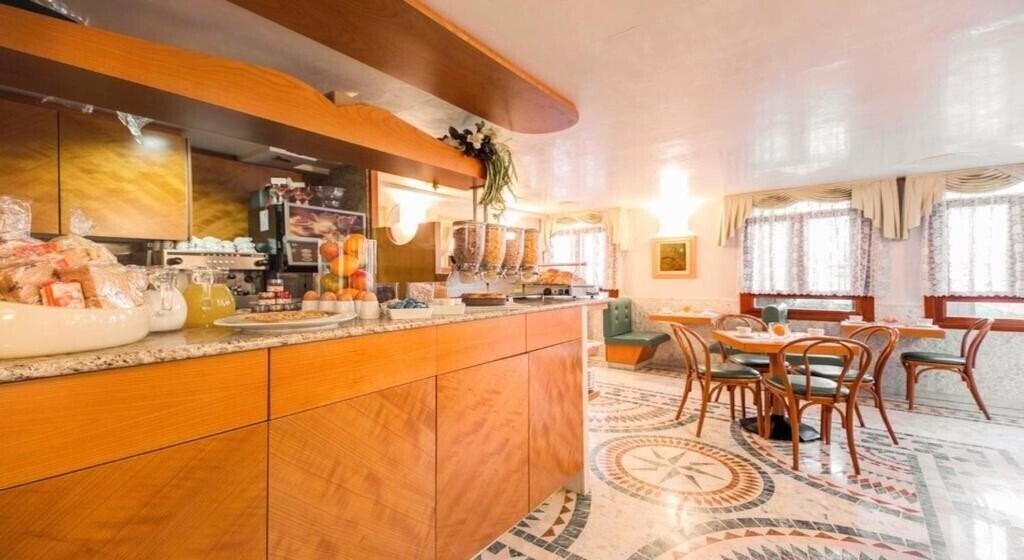 Imaginea Antica Casa Carettoni 3*