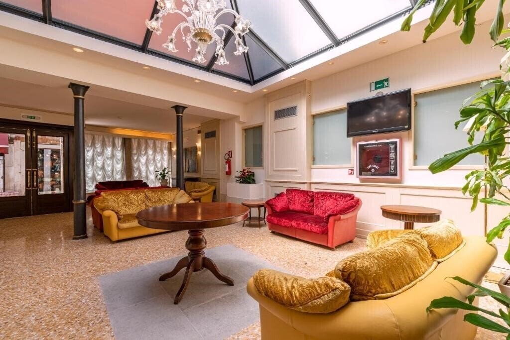 Отель Bella Venezia 4*