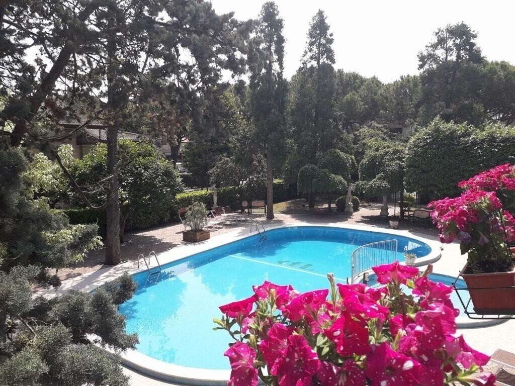 Hotel New Tiffany'S Park 4*