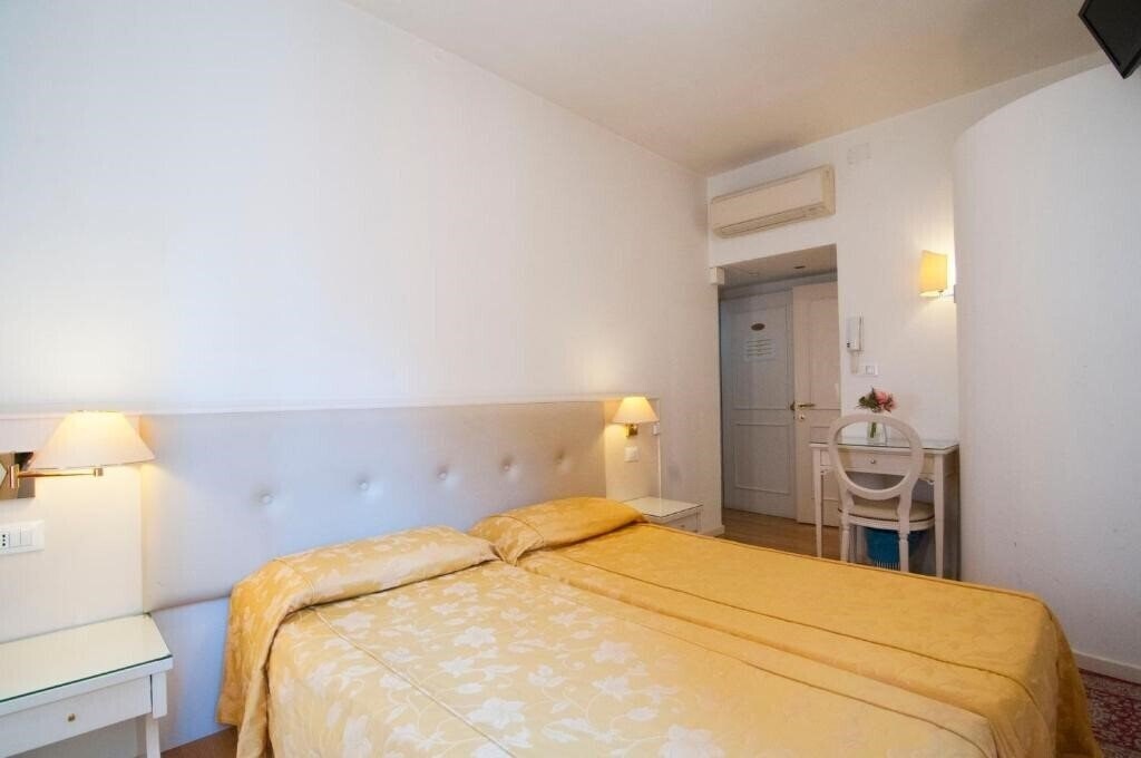 Imaginea Albergo Ai Tolentini 1*