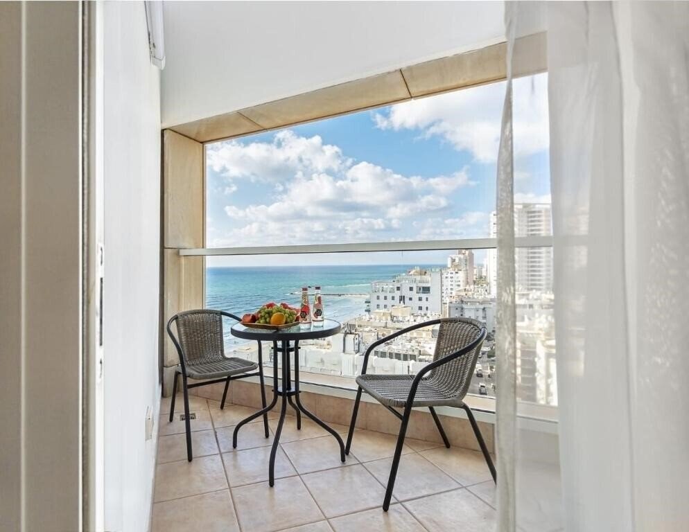 Фотография Leonardo Suite Tel Aviv Bat Yam (ex. Mercure Suites Bat Yam) 4*