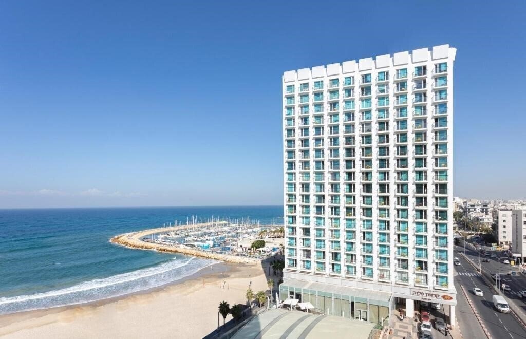 Отель Crowne Plaza Tel Aviv Beach (ex. Crowne Plaza TLV) 5*