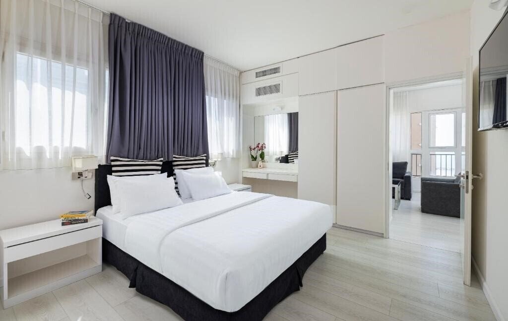 Hotel Best Western Regency Suites 4*