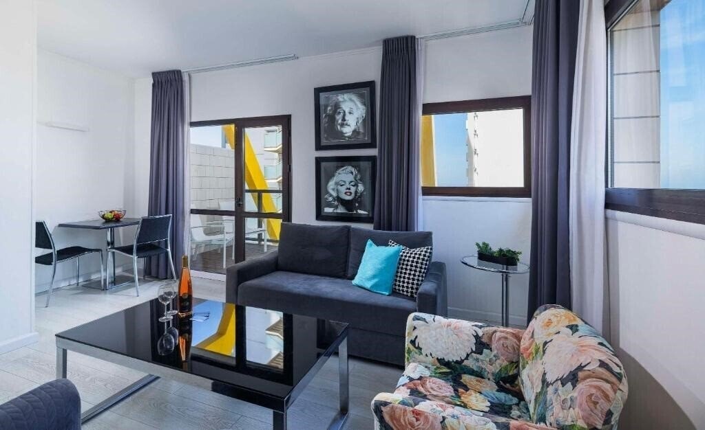 Imaginea Best Western Regency Suites 4*