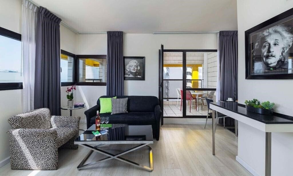 Imaginea Best Western Regency Suites 4*