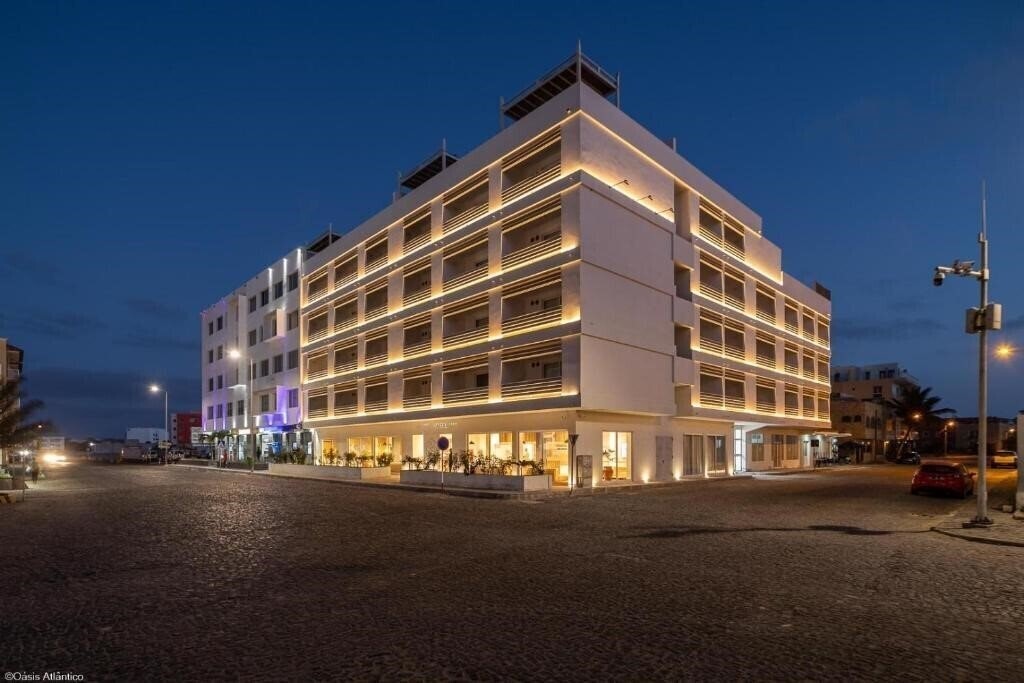 Hotel Oasis White 4*