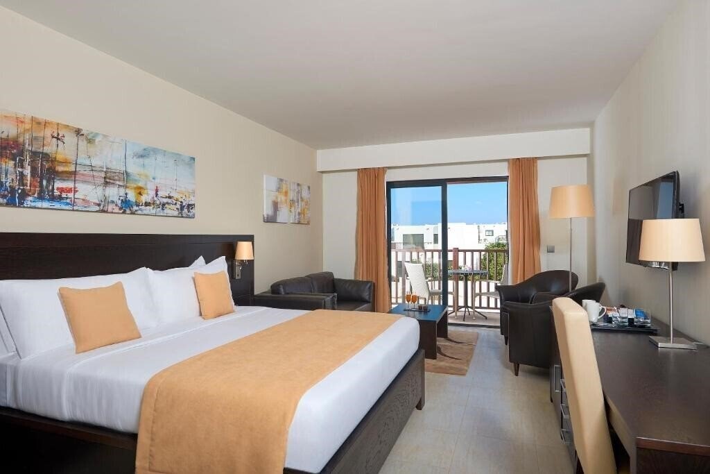 Фото Melia Laguna Beach Resort 5*